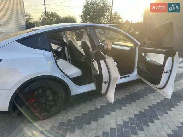 Тесла Model Y 2022 у Києві на Automoto.ua Білий Тесла Model Y, об'ємом двигуна 0 л та пробігом 25 тис. км за 35500 $, фото 35 на Automoto.ua