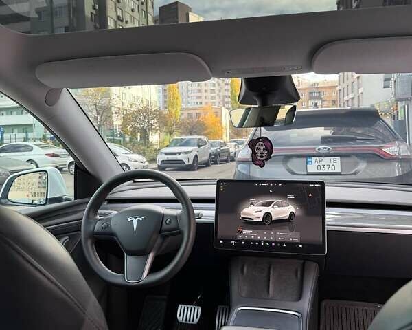 Белый Тесла Model Y, объемом двигателя 0 л и пробегом 49 тыс. км за 35000 $, фото 5 на Automoto.ua