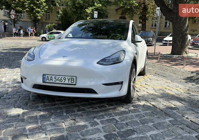 Белый Тесла Model Y, объемом двигателя 0 л и пробегом 8 тыс. км за 31000 $, фото 1 на Automoto.ua