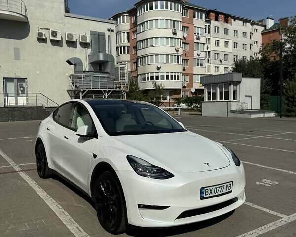 Белый Тесла Model Y, объемом двигателя 0 л и пробегом 49 тыс. км за 28000 $, фото 16 на Automoto.ua