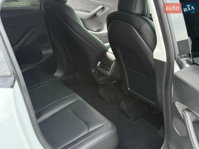 Белый Тесла Model Y, объемом двигателя 0 л и пробегом 59 тыс. км за 28950 $, фото 17 на Automoto.ua