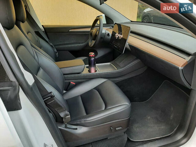 Білий Тесла Model Y, об'ємом двигуна 0 л та пробігом 27 тис. км за 28000 $, фото 7 на Automoto.ua