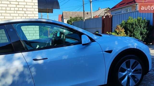 Белый Тесла Model Y, объемом двигателя 0 л и пробегом 40 тыс. км за 32500 $, фото 2 на Automoto.ua