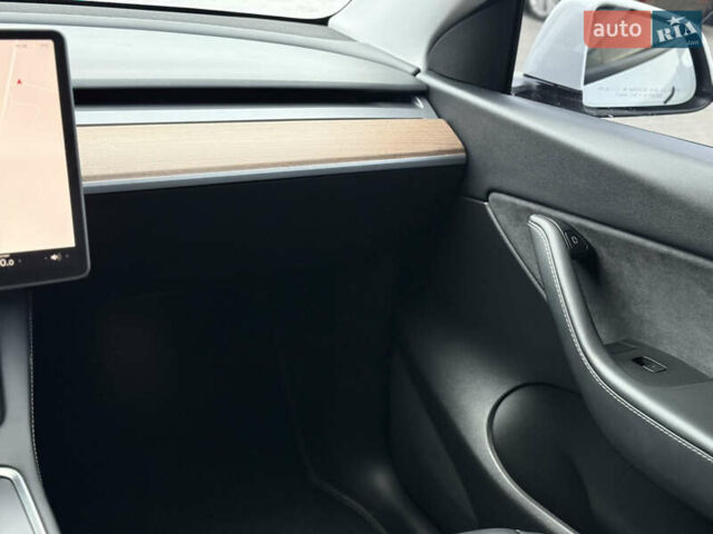 Белый Тесла Model Y, объемом двигателя 0 л и пробегом 59 тыс. км за 28950 $, фото 25 на Automoto.ua
