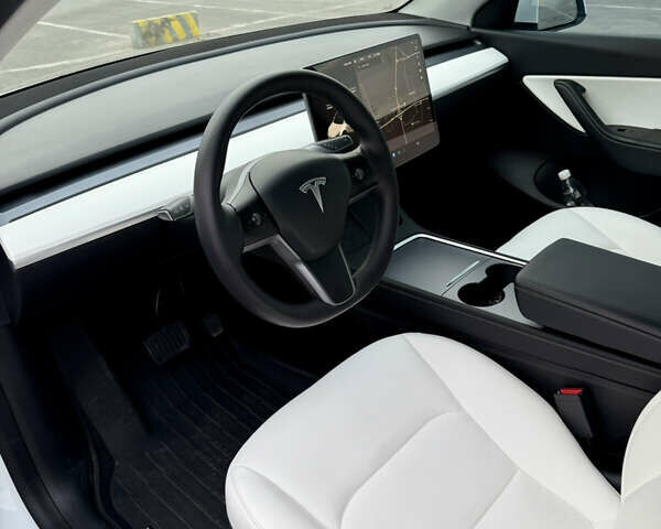 Білий Тесла Model Y, об'ємом двигуна 0 л та пробігом 71 тис. км за 24000 $, фото 8 на Automoto.ua