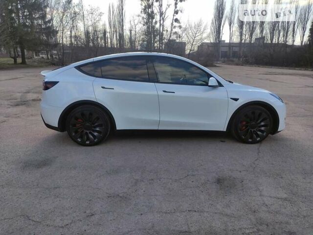 Белый Тесла Model Y, объемом двигателя 0 л и пробегом 2 тыс. км за 41500 $, фото 6 на Automoto.ua