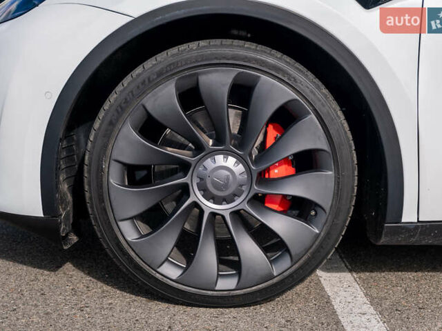 Белый Тесла Model Y, объемом двигателя 0 л и пробегом 51 тыс. км за 29500 $, фото 9 на Automoto.ua