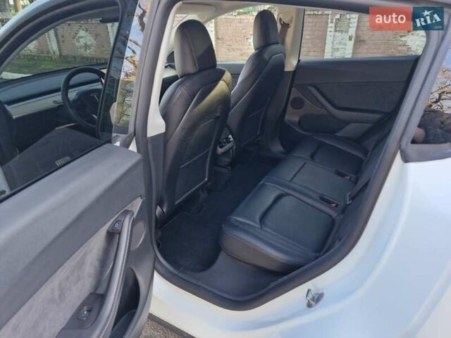 Білий Тесла Model Y, об'ємом двигуна 0 л та пробігом 97 тис. км за 24000 $, фото 19 на Automoto.ua