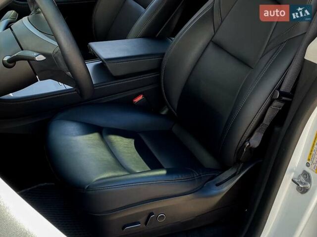 Тесла Model Y 2022 у Києві на Automoto.ua Білий Тесла Model Y, об'ємом двигуна 0 л та пробігом 59 тис. км за 31999 $, фото 12 на Automoto.ua