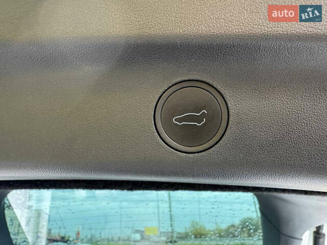 Білий Тесла Model Y, об'ємом двигуна 0 л та пробігом 62 тис. км за 27400 $, фото 31 на Automoto.ua