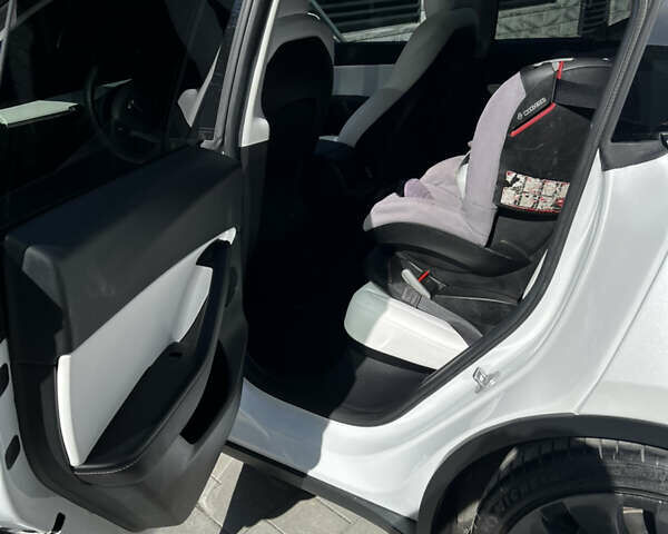Белый Тесла Model Y, объемом двигателя 0 л и пробегом 59 тыс. км за 26999 $, фото 20 на Automoto.ua