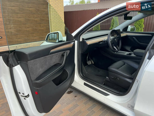 Белый Тесла Model Y, объемом двигателя 0 л и пробегом 25 тыс. км за 31500 $, фото 18 на Automoto.ua