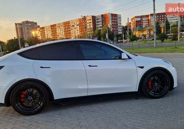 Белый Тесла Model Y, объемом двигателя 0 л и пробегом 85 тыс. км за 33000 $, фото 1 на Automoto.ua