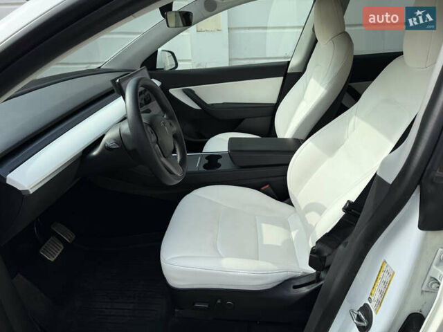 Белый Тесла Model Y, объемом двигателя 0 л и пробегом 45 тыс. км за 26500 $, фото 4 на Automoto.ua