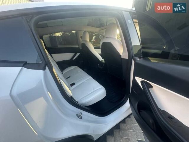Тесла Model Y 2022 у Києві на Automoto.ua Білий Тесла Model Y, об'ємом двигуна 0 л та пробігом 25 тис. км за 35500 $, фото 27 на Automoto.ua