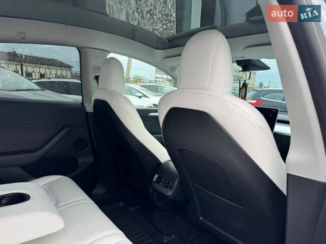 Білий Тесла Model Y, об'ємом двигуна 0 л та пробігом 62 тис. км за 27400 $, фото 27 на Automoto.ua