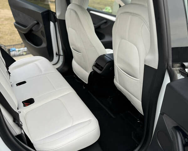 Белый Тесла Model Y, объемом двигателя 0 л и пробегом 50 тыс. км за 28200 $, фото 3 на Automoto.ua