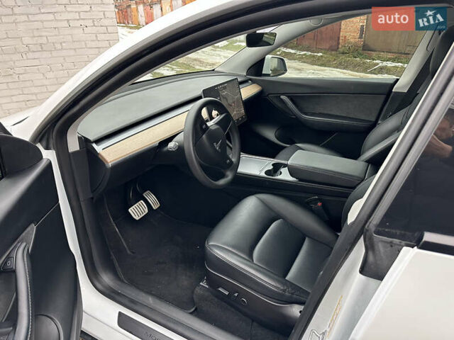 Белый Тесла Model Y, объемом двигателя 0 л и пробегом 38 тыс. км за 44900 $, фото 4 на Automoto.ua