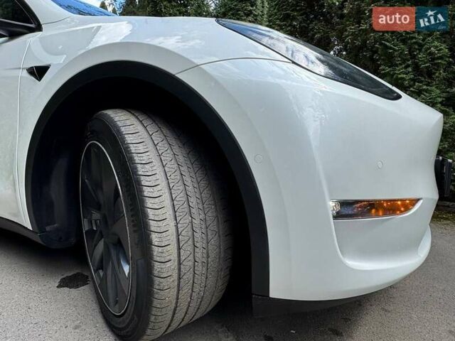 Белый Тесла Model Y, объемом двигателя 0 л и пробегом 18 тыс. км за 25499 $, фото 29 на Automoto.ua