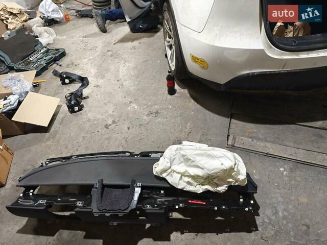 Белый Тесла Model Y, объемом двигателя 0 л и пробегом 38 тыс. км за 28000 $, фото 56 на Automoto.ua