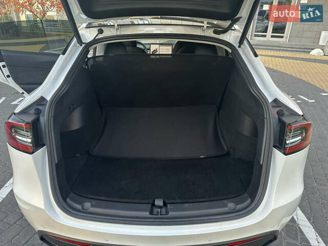 Белый Тесла Model Y, объемом двигателя 0 л и пробегом 80 тыс. км за 31500 $, фото 16 на Automoto.ua