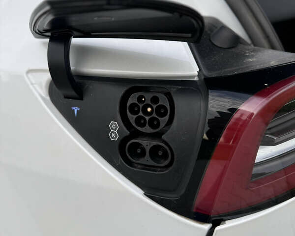 Белый Тесла Model Y, объемом двигателя 0 л и пробегом 69 тыс. км за 17900 $, фото 5 на Automoto.ua
