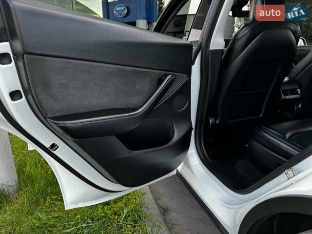Белый Тесла Model Y, объемом двигателя 0 л и пробегом 59 тыс. км за 28800 $, фото 19 на Automoto.ua