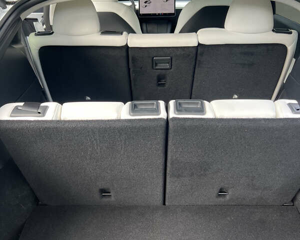 Белый Тесла Model Y, объемом двигателя 0 л и пробегом 16 тыс. км за 29990 $, фото 18 на Automoto.ua