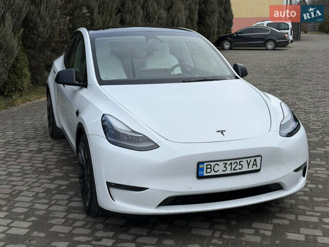 Белый Тесла Model Y, объемом двигателя 0 л и пробегом 129 тыс. км за 27400 $, фото 4 на Automoto.ua