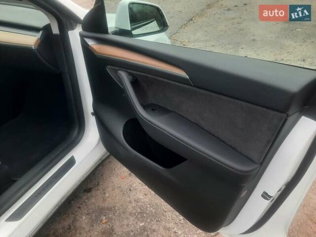 Білий Тесла Model Y, об'ємом двигуна 0 л та пробігом 45 тис. км за 21500 $, фото 14 на Automoto.ua