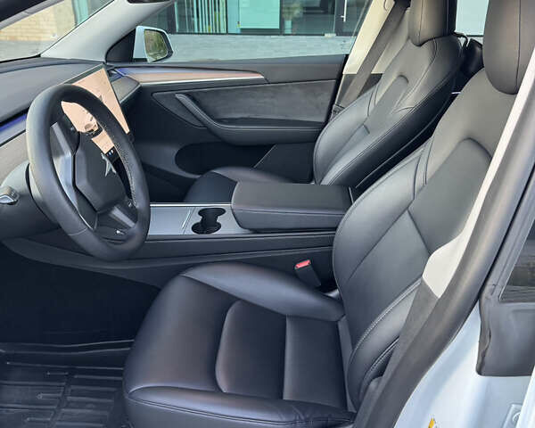 Белый Тесла Model Y, объемом двигателя 0 л и пробегом 53 тыс. км за 29500 $, фото 11 на Automoto.ua