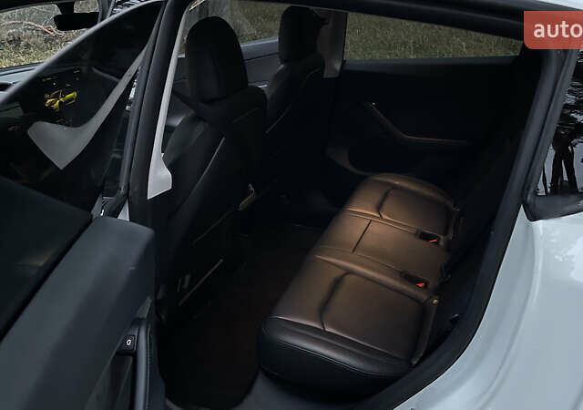 Белый Тесла Model Y, объемом двигателя 0 л и пробегом 119 тыс. км за 29000 $, фото 9 на Automoto.ua