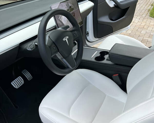 Білий Тесла Model Y, об'ємом двигуна 0 л та пробігом 43 тис. км за 28500 $, фото 13 на Automoto.ua