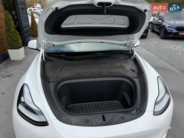Тесла Model Y 2022 в Ровно на Automoto.ua Белый Тесла Model Y, объемом двигателя 0 л и пробегом 83 тыс. км за 22500 $, фото 61 на Automoto.ua