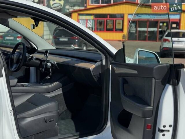 Белый Тесла Model Y, объемом двигателя 0 л и пробегом 50 тыс. км за 29000 $, фото 11 на Automoto.ua