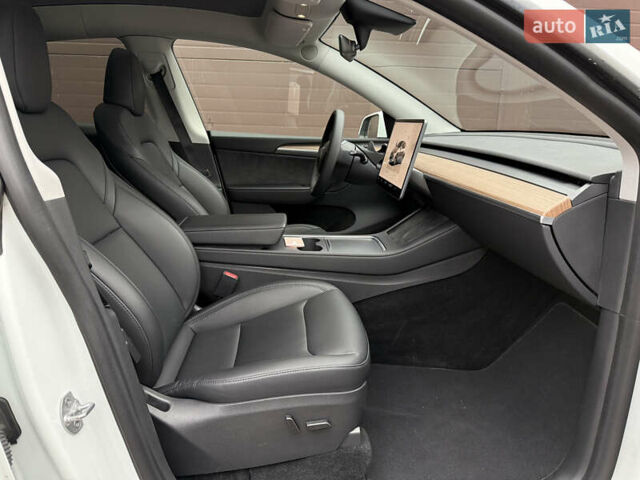 Белый Тесла Model Y, объемом двигателя 0 л и пробегом 53 тыс. км за 36700 $, фото 35 на Automoto.ua