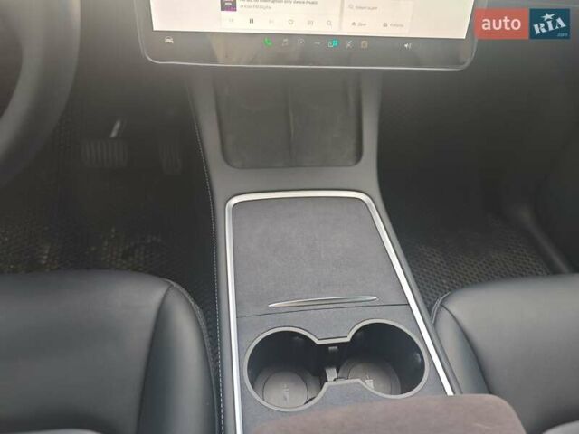 Белый Тесла Model Y, объемом двигателя 0 л и пробегом 38 тыс. км за 28000 $, фото 37 на Automoto.ua