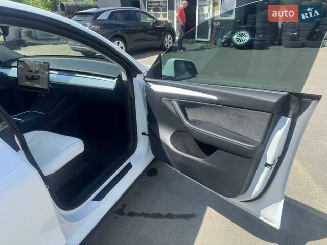 Тесла Model Y 2022 у Києві на Automoto.ua Білий Тесла Model Y, об'ємом двигуна 0 л та пробігом 28 тис. км за 33000 $, фото 8 на Automoto.ua