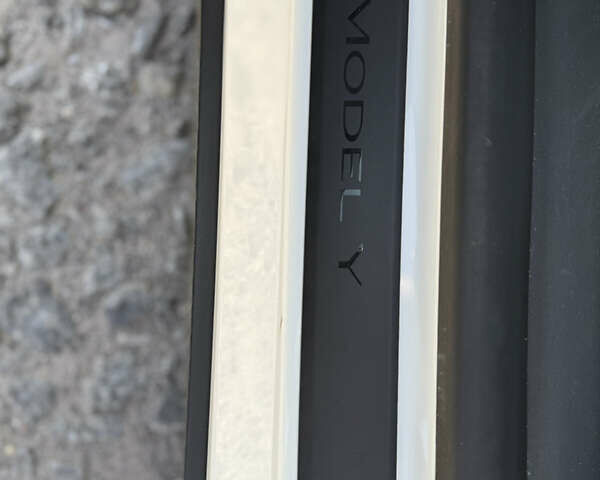 Белый Тесла Model Y, объемом двигателя 0 л и пробегом 57 тыс. км за 31000 $, фото 17 на Automoto.ua