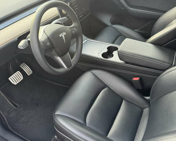 Белый Тесла Model Y, объемом двигателя 0 л и пробегом 43 тыс. км за 27500 $, фото 31 на Automoto.ua