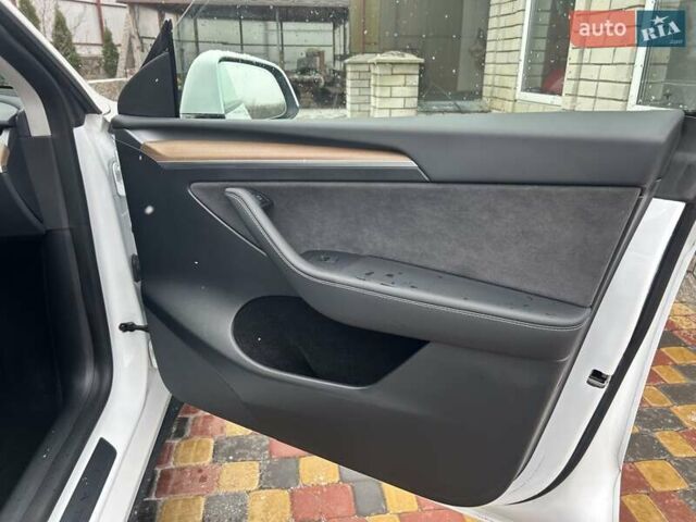 Белый Тесла Model Y, объемом двигателя 0 л и пробегом 94 тыс. км за 29999 $, фото 15 на Automoto.ua