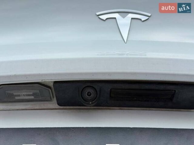 Тесла Model Y 2022 в Ровно на Automoto.ua Белый Тесла Model Y, объемом двигателя 0 л и пробегом 83 тыс. км за 22500 $, фото 17 на Automoto.ua