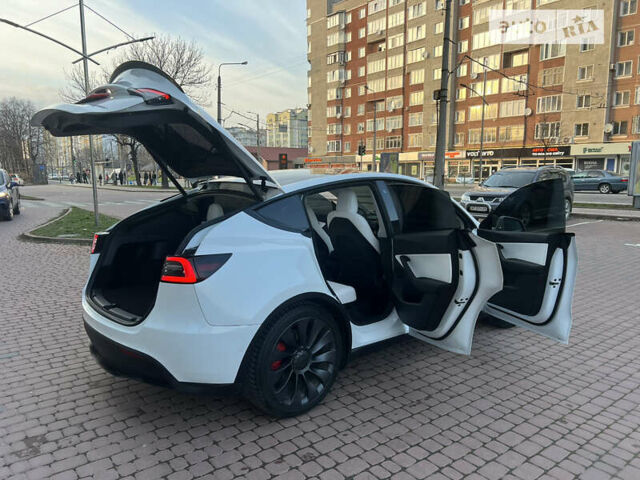 Белый Тесла Model Y, объемом двигателя 0 л и пробегом 21 тыс. км за 34999 $, фото 21 на Automoto.ua
