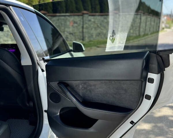 Белый Тесла Model Y, объемом двигателя 0 л и пробегом 67 тыс. км за 23999 $, фото 30 на Automoto.ua