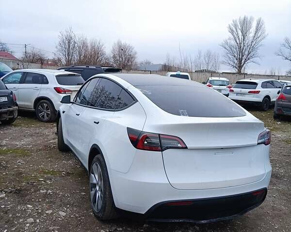 Белый Тесла Model Y, объемом двигателя 0 л и пробегом 30 тыс. км за 28800 $, фото 1 на Automoto.ua