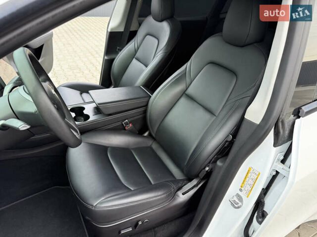 Белый Тесла Model Y, объемом двигателя 0 л и пробегом 59 тыс. км за 28950 $, фото 19 на Automoto.ua