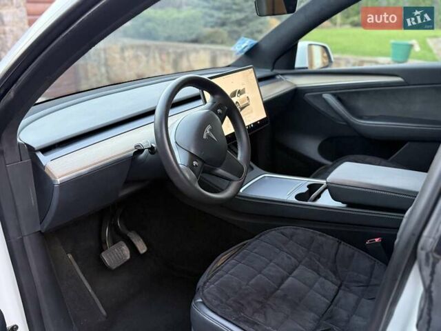 Белый Тесла Model Y, объемом двигателя 0 л и пробегом 16 тыс. км за 27500 $, фото 11 на Automoto.ua