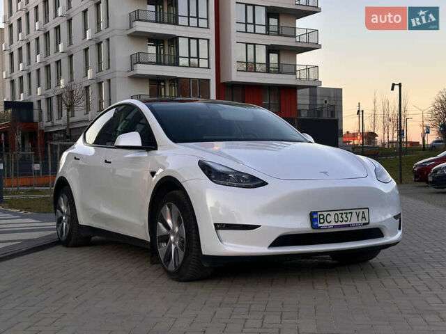 Белый Тесла Model Y, объемом двигателя 0 л и пробегом 31 тыс. км за 38200 $, фото 3 на Automoto.ua