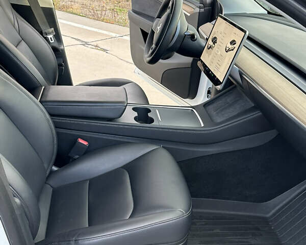 Тесла Model Y 2022 у Житомирі на Automoto.ua Білий Тесла Model Y, об'ємом двигуна 0 л та пробігом 195 тис. км за 21700 $, фото 12 на Automoto.ua