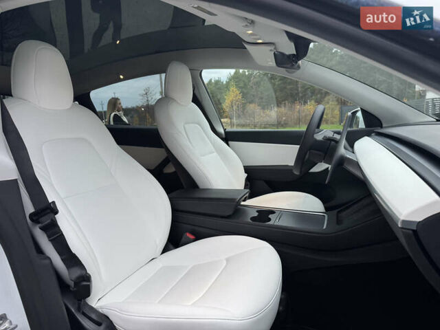 Білий Тесла Model Y, об'ємом двигуна 0 л та пробігом 115 тис. км за 25800 $, фото 33 на Automoto.ua